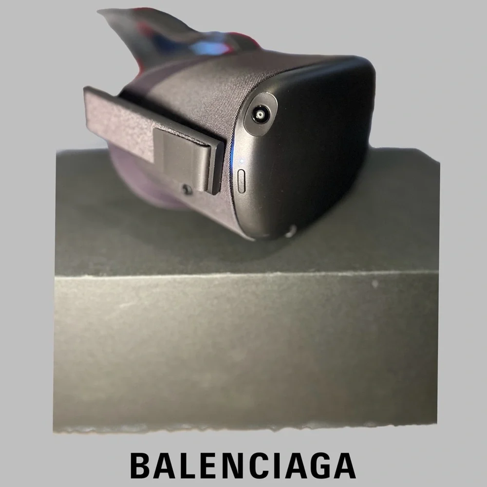 RARE Balenciaga Fall 21 Oculus VR